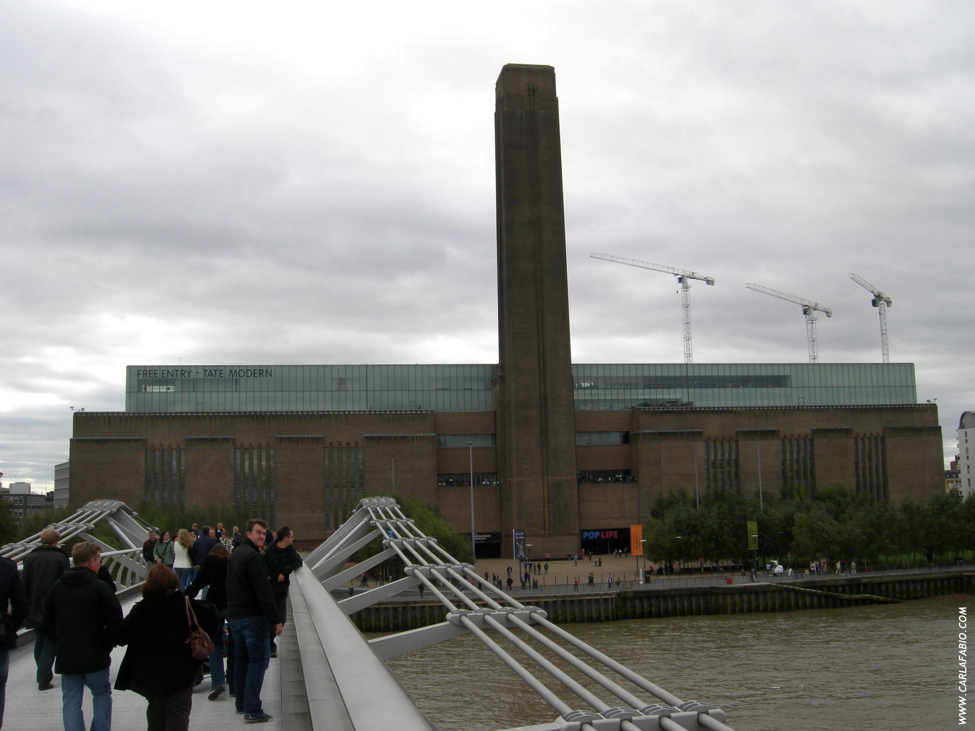 La Tate Modern, dal Millennium bridge